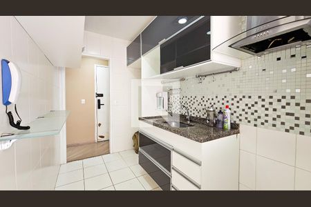 Cozinha de apartamento à venda com 3 quartos, 72m² em Jardim Sabara, São Paulo