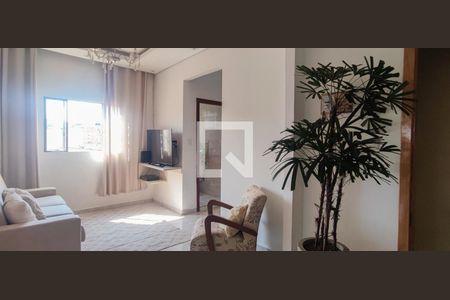 Sala de casa à venda com 3 quartos, 105m² em Novo Riacho, Contagem