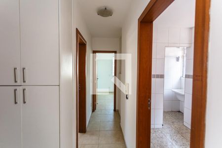 Corredor de apartamento à venda com 2 quartos, 65m² em Barroca, Belo Horizonte