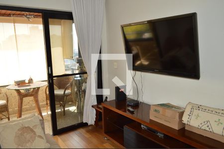 Sala de apartamento à venda com 3 quartos, 72m² em Vila Firmiano Pinto, São Paulo