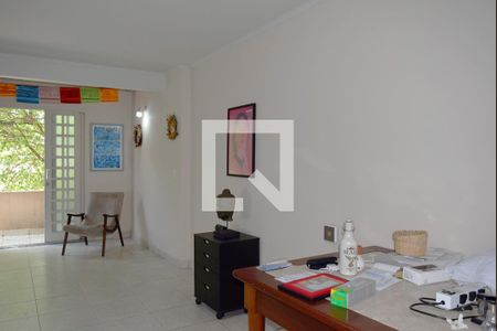 Sala de casa à venda com 3 quartos, 200m² em Cerqueira César, São Paulo