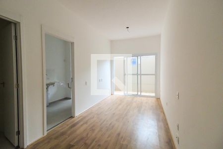 Sala/Quarto de kitnet/studio para alugar com 1 quarto, 27m² em Conjunto Residencial José Bonifácio, São Paulo