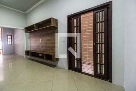 Sala de TV de casa para alugar com 3 quartos, 220m² em Vila Martins, Carapicuíba