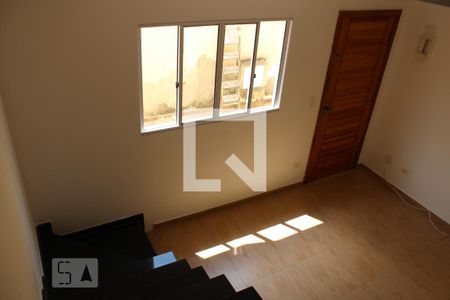 Casa de Condomínio para alugar com 2 quartos, 75m² em Jardim Danfer, São Paulo