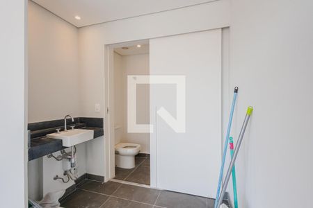 Banheiro de apartamento à venda com 1 quarto, 37m² em Pinheiros, São Paulo