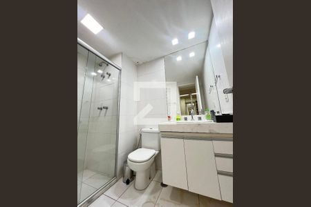 Apartamento à venda com 220m², 4 quartos e 4 vagas Apartamento à venda com 220m², 4 quartos e 4 vagasBanheiro do closet