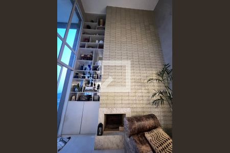 Apartamento à venda com 220m², 4 quartos e 4 vagas Apartamento à venda com 220m², 4 quartos e 4 vagasLareira