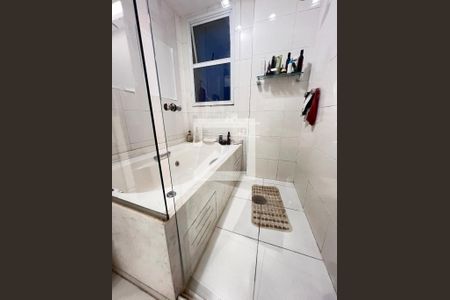 Apartamento à venda com 220m², 4 quartos e 4 vagas Apartamento à venda com 220m², 4 quartos e 4 vagasBanheiro da suíte master