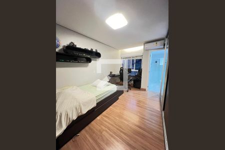 Apartamento à venda com 220m², 4 quartos e 4 vagas Apartamento à venda com 220m², 4 quartos e 4 vagasSuíte 2