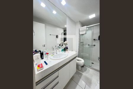Apartamento à venda com 220m², 4 quartos e 4 vagas Apartamento à venda com 220m², 4 quartos e 4 vagasBanheiro da Suíte 1