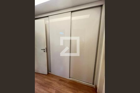 Apartamento à venda com 220m², 4 quartos e 4 vagas Apartamento à venda com 220m², 4 quartos e 4 vagasArmário da suíte 2