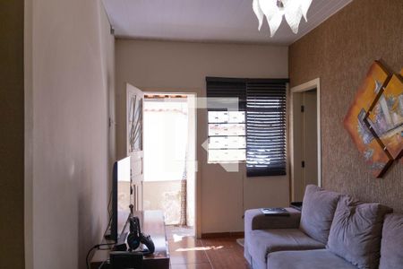 Sala de casa à venda com 2 quartos, 182m² em Carlos Prates, Belo Horizonte