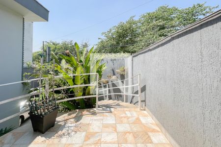 Sacada - Entrada de casa à venda com 5 quartos, 320m² em Bairro dos Casa, São Bernardo do Campo