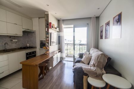 Sala de apartamento para alugar com 2 quartos, 47m² em Jardim Tupanci, Barueri