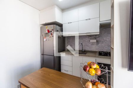 Cozinha de apartamento para alugar com 2 quartos, 47m² em Jardim Tupanci, Barueri