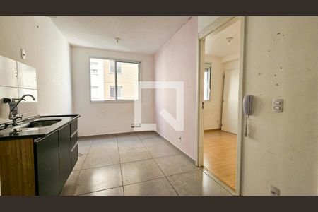 Sala / Cozinha de apartamento para alugar com 1 quarto, 25m² em Cidade Ademar, São Paulo