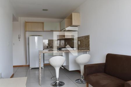 Sala/Cozinha de apartamento para alugar com 2 quartos, 74m² em Centro, Curitiba