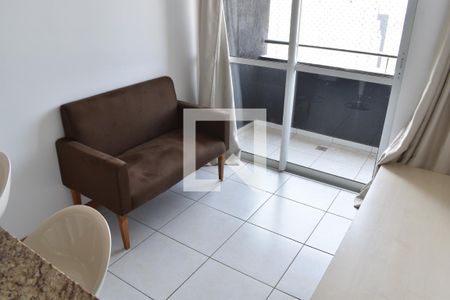 Sala/Cozinha de apartamento para alugar com 2 quartos, 74m² em Centro, Curitiba