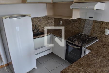 Sala/Cozinha de apartamento para alugar com 2 quartos, 74m² em Centro, Curitiba