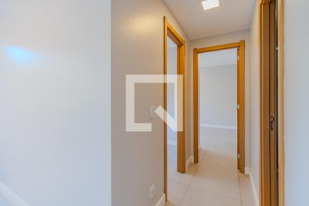 Corredor  de apartamento à venda com 2 quartos, 60m² em Teresópolis, Porto Alegre