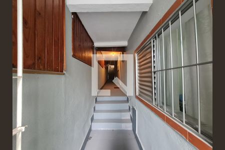 Casa à venda com 150m², 4 quartos e 1 vaga Casa à venda com 150m², 4 quartos e 1 vagaCorredor acesso a garagem