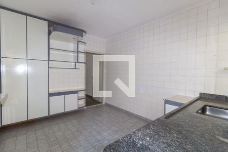 Cozinha de casa à venda com 2 quartos, 150m² em Vila Monumento, São Paulo