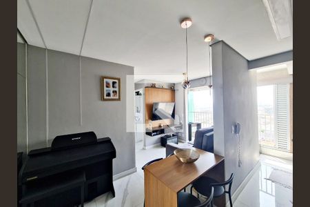 Sala  de apartamento à venda com 2 quartos, 42m² em Sanatorio Pe Bento, Guarulhos