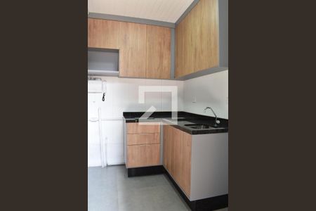 Cozinha de kitnet/studio para alugar com 1 quarto, 15m² em Boqueirão, Curitiba