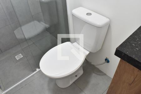 Banheiro de kitnet/studio para alugar com 1 quarto, 15m² em Boqueirão, Curitiba