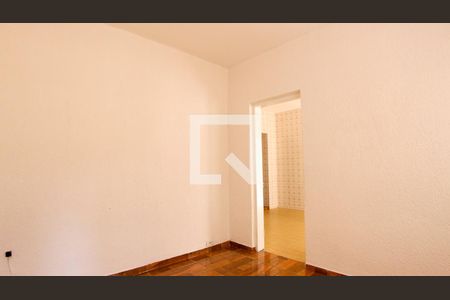 Sala de casa para alugar com 2 quartos, 80m² em Jardim Ivone, São Paulo