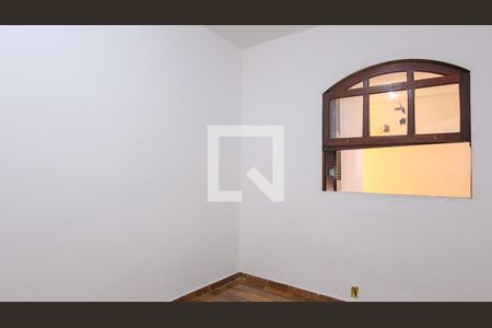 Quarto 1 de casa para alugar com 2 quartos, 80m² em Jardim Ivone, São Paulo