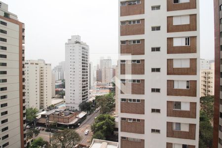 Vista de apartamento à venda com 2 quartos, 67m² em Moema, São Paulo