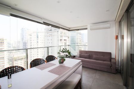 Varanda  de apartamento à venda com 2 quartos, 100m² em Itaim Bibi, São Paulo