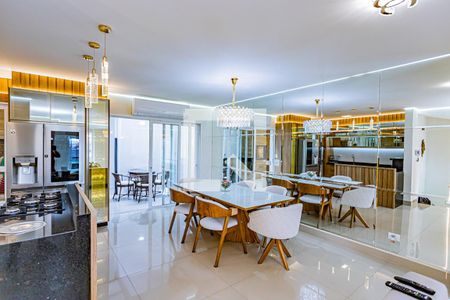 Sala de casa à venda com 3 quartos, 156m² em Parque Maria Domitila, São Paulo