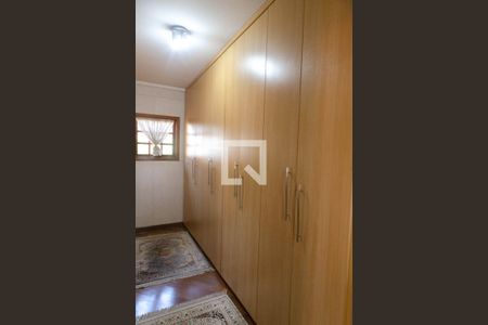 Closet da Suíte 1 de casa à venda com 3 quartos, 400m² em Vila Galvão, Guarulhos