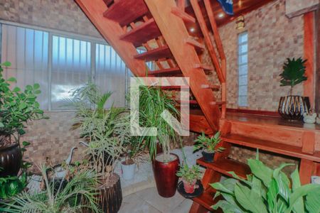 Casa à venda com 290m², 3 quartos e 1 vaga Casa à venda com 290m², 3 quartos e 1 vagaEscada