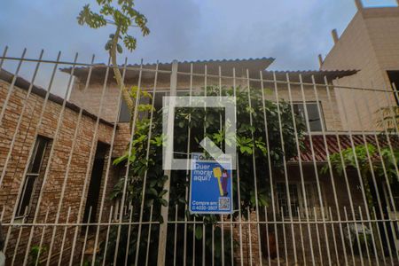 Casa à venda com 290m², 3 quartos e 1 vaga Casa à venda com 290m², 3 quartos e 1 vagaFachada