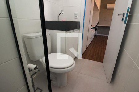 Banheiro de apartamento para alugar com 1 quarto, 24m² em Vila Joao Pessoa, Porto Alegre