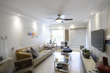 Sala de casa à venda com 4 quartos, 330m² em Vila Mariana, São Paulo