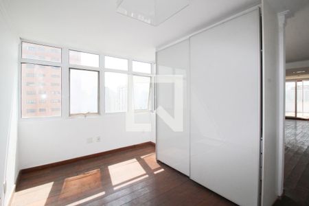 Sala de tv de apartamento à venda com 1 quarto, 100m² em Vila Uberabinha, São Paulo