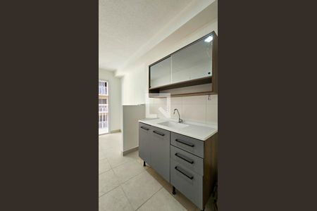 Sala / Cozinha de apartamento para alugar com 1 quarto, 28m² em Socorro, São Paulo