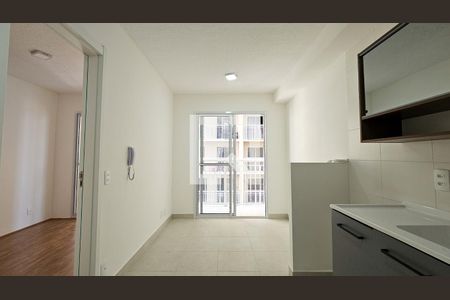 Sala / Cozinha de apartamento para alugar com 1 quarto, 28m² em Socorro, São Paulo