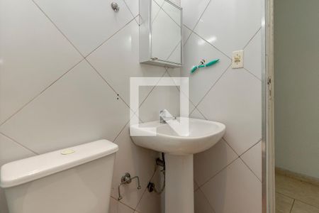 Banheiro de kitnet/studio para alugar com 1 quarto, 28m² em Jardim Aeroporto, São Paulo