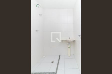 Banheiro de apartamento para alugar com 1 quarto, 27m² em Conjunto Residencial José Bonifácio, São Paulo