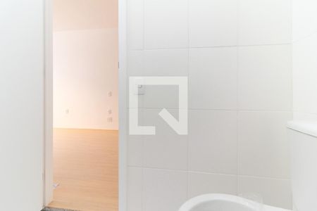 Banheiro de apartamento para alugar com 1 quarto, 27m² em Conjunto Residencial José Bonifácio, São Paulo