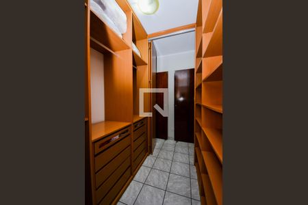 Casa à venda com 188m², 3 quartos e 2 vagas Casa à venda com 188m², 3 quartos e 2 vagasCloset da Suíte