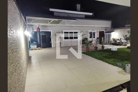 Área Externa de casa à venda com 3 quartos, 244m² em São José, Canoas