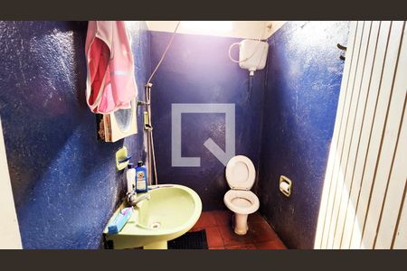 Casa à venda com 349m², 3 quartos e 5 vagas Casa à venda com 349m², 3 quartos e 5 vagasBanheiro de serviço