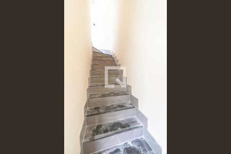 Apartamento à venda com 140m², 3 quartos e 2 vagas Apartamento à venda com 140m², 3 quartos e 2 vagasEscada