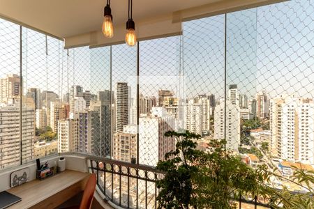 Sacada de apartamento à venda com 2 quartos, 70m² em Vila Nova Conceição, São Paulo